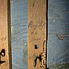 Dettaglio dell'ultimo tasto, recante la firma originale dell'organaro