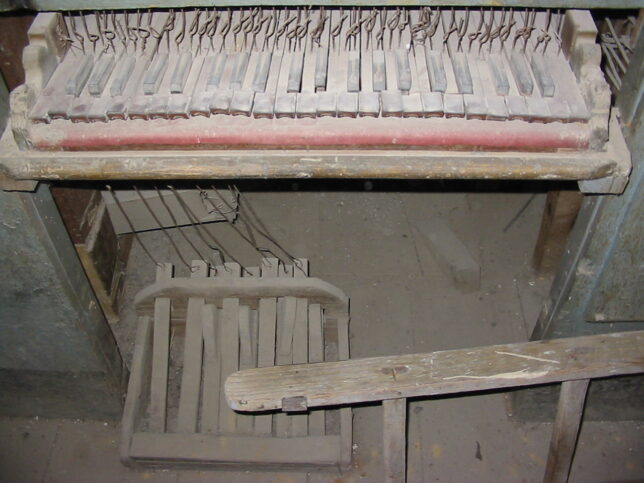 Tastiera e pedaliera prima del restauro